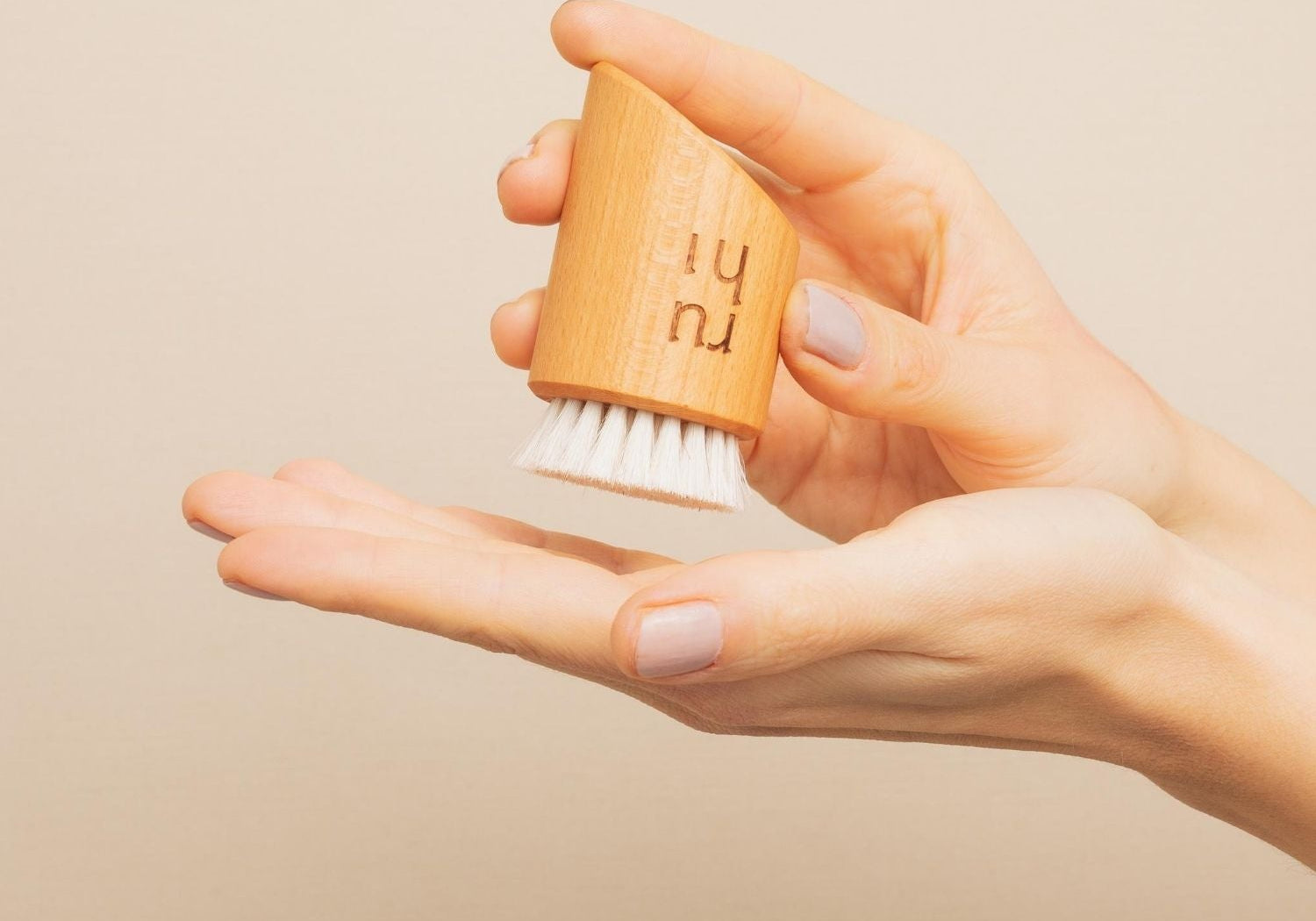 Trockenbürsten des Gesichts – Wie geht Face Brushing?