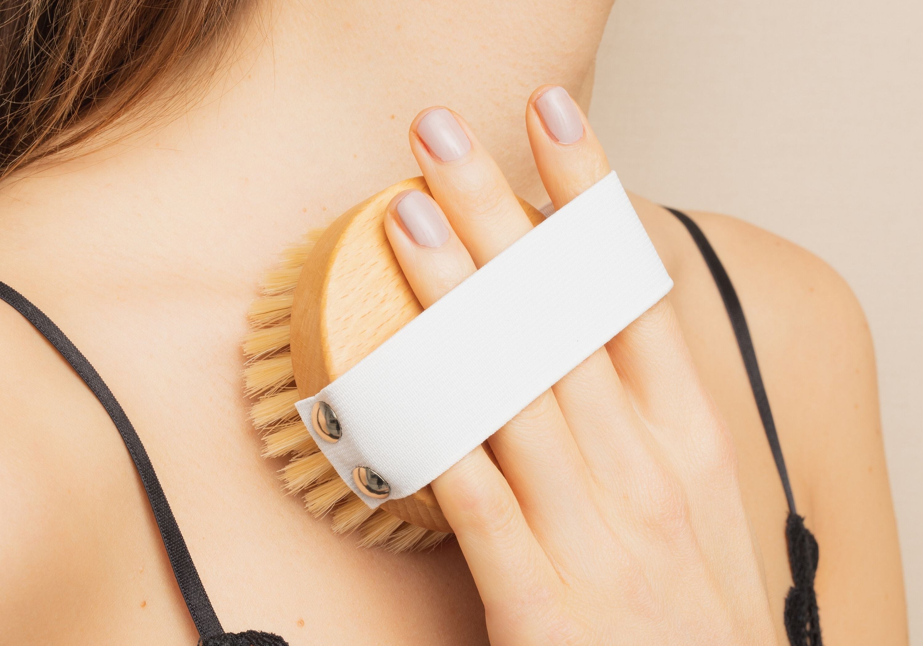 Trockenbürsten für Gesundheit, Wohlbefinden und schöne Haut. Was kann die Bürstenmassage?